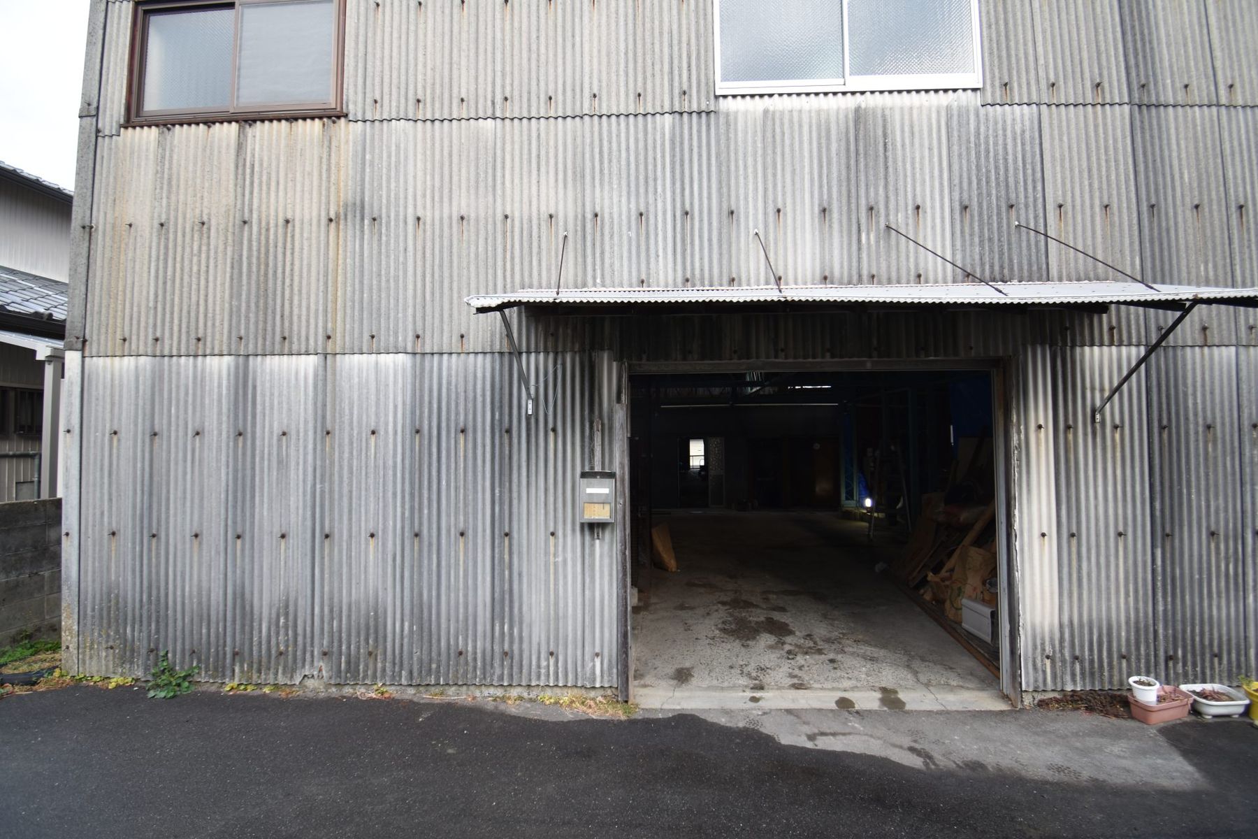 倉庫をリノベーションした 豊かな土間がある家 施工前
